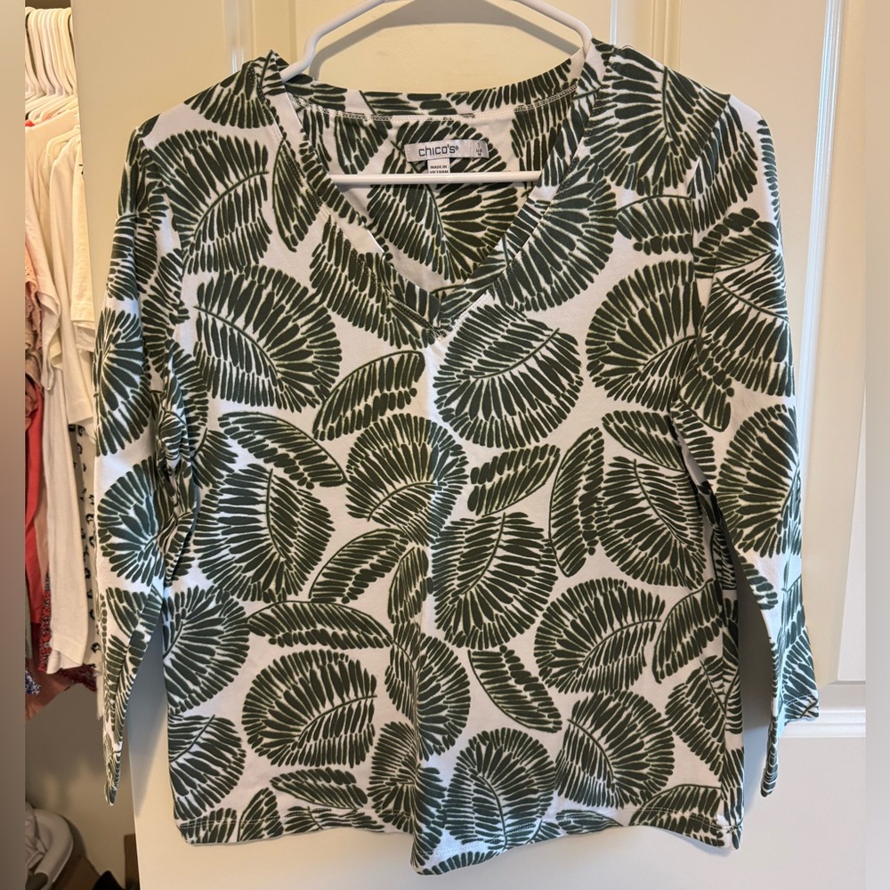 Chico’s medium size 1 women’s top, white with green detail, like new!